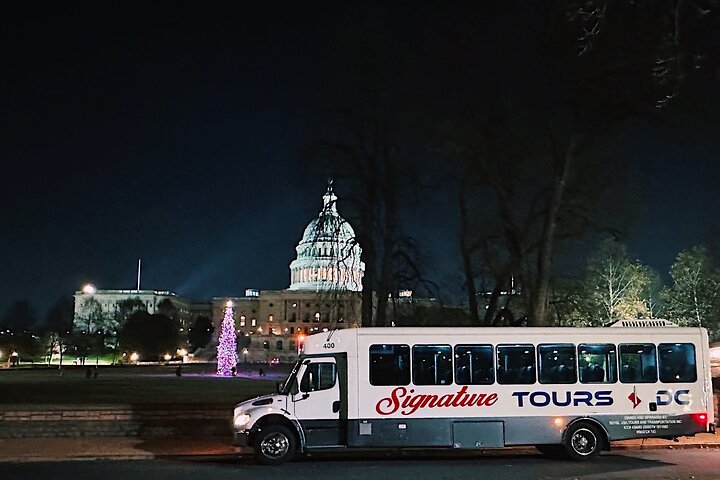 Night tour of Washington DC monuments, including the White House and Lincoln Memorial, with guided commentary, photo 23 | wizardtrip