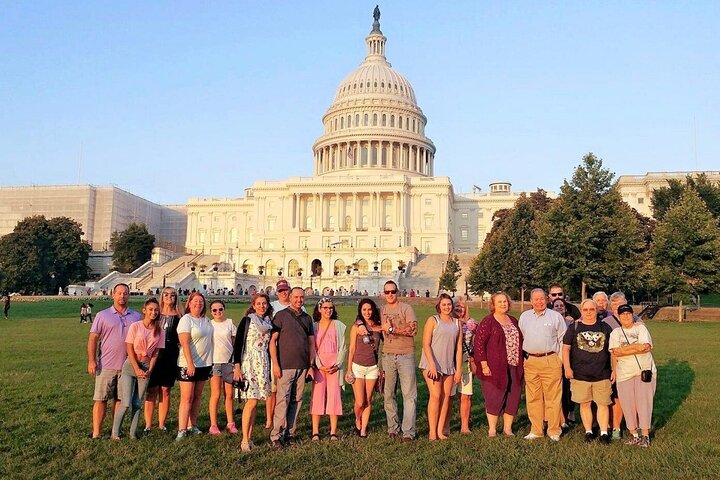 Night tour of Washington DC monuments, including the White House and Lincoln Memorial, with guided commentary, photo 24 | wizardtrip