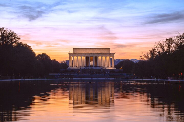 Night tour of Washington DC monuments, including the White House and Lincoln Memorial, with guided commentary, photo 26 | wizardtrip