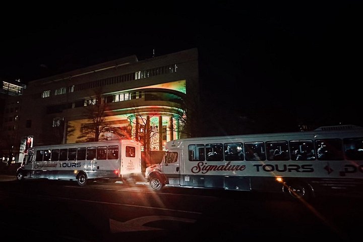 Night tour of Washington DC monuments, including the White House and Lincoln Memorial, with guided commentary, photo 27 | wizardtrip