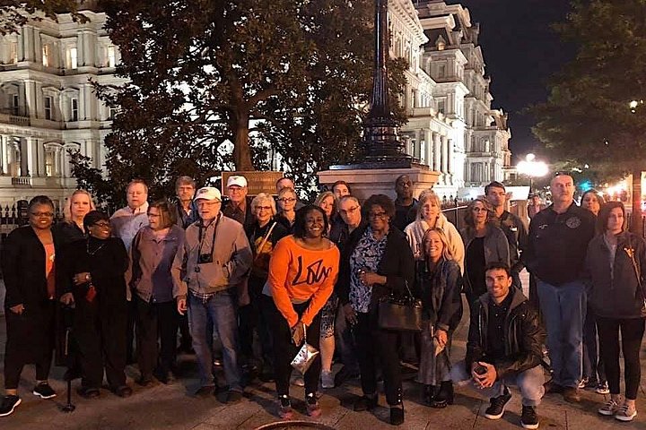 Night tour of Washington DC monuments, including the White House and Lincoln Memorial, with guided commentary, photo 29 | wizardtrip