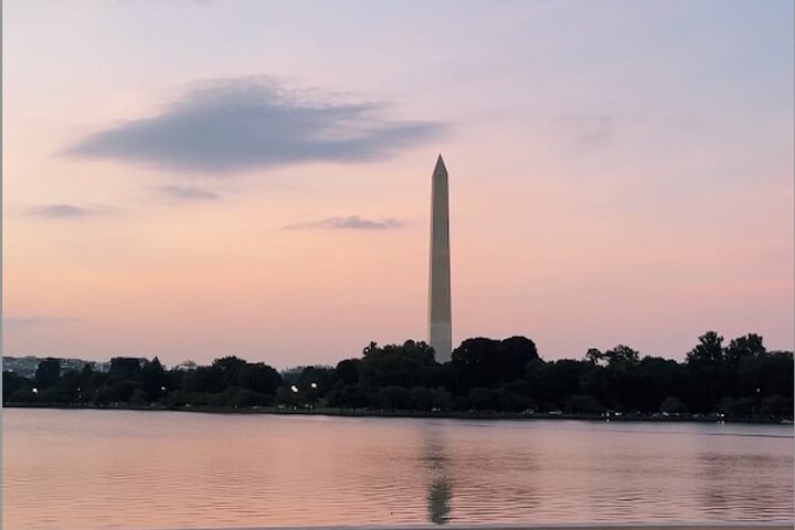Night tour of Washington DC monuments, including the White House and Lincoln Memorial, with guided commentary, photo 30 | wizardtrip