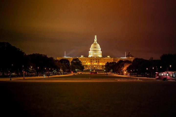Night tour of Washington DC monuments, including the White House and Lincoln Memorial, with guided commentary, photo 32 | wizardtrip