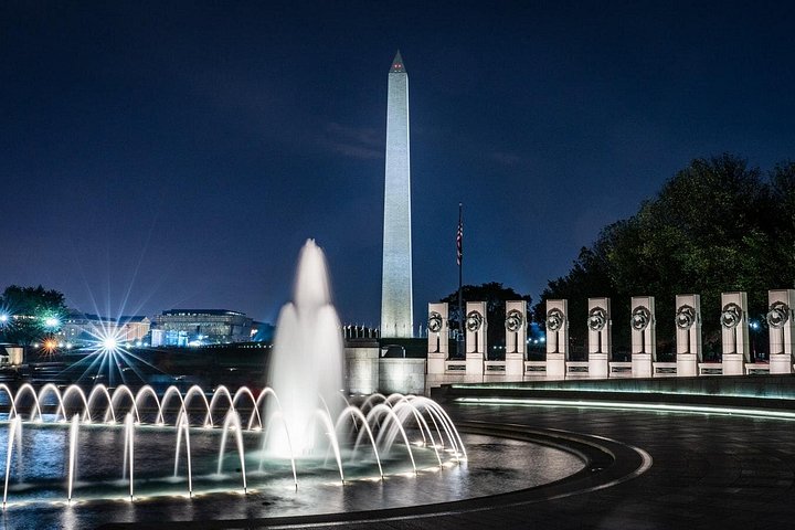 Night tour of Washington DC monuments, including the White House and Lincoln Memorial, with guided commentary, photo 33 | wizardtrip