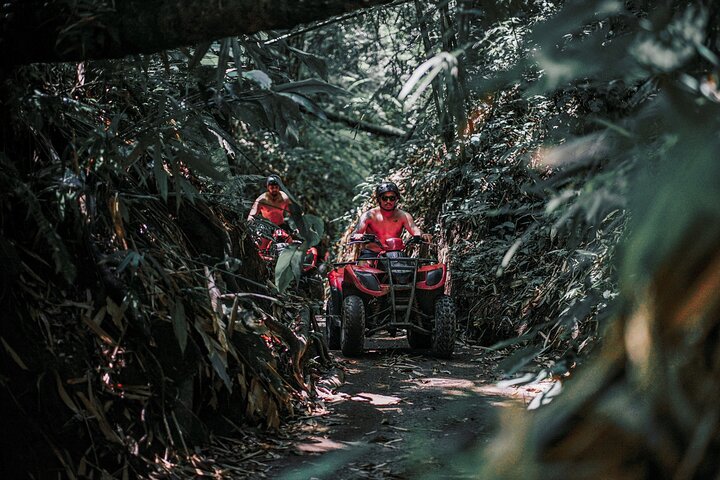 Experimente um emocionante passeio de quadriciclo em Ubud, Indonésia, navegando por trilhas na selva, cavernas e cachoeiras, foto 13 | wizardtrip