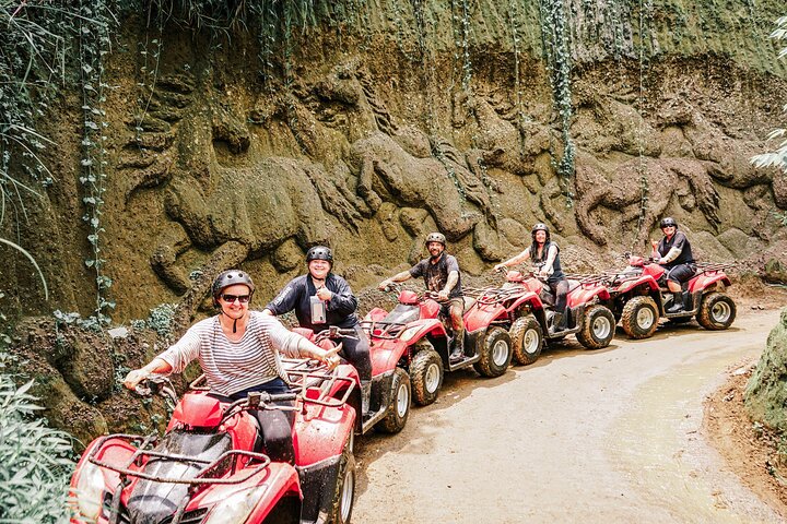 Experimente um emocionante passeio de quadriciclo em Ubud, Indonésia, navegando por trilhas na selva, cavernas e cachoeiras, foto 17 | wizardtrip