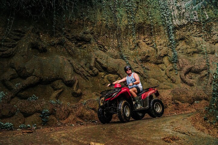 Experimente um emocionante passeio de quadriciclo em Ubud, Indonésia, navegando por trilhas na selva, cavernas e cachoeiras, foto 18 | wizardtrip