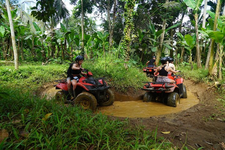 Experimente um emocionante passeio de quadriciclo em Ubud, Indonésia, navegando por trilhas na selva, cavernas e cachoeiras, foto 34 | wizardtrip