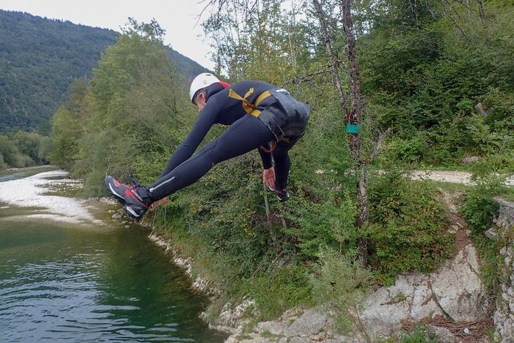 Oplev spændende canyoning-eventyr i de uberørte floder nær Bled, Slovenien, med spring og rapelling, foto 6 | wizardtrip