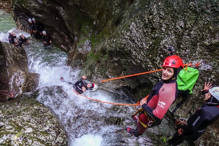 Oplev spændende canyoning-eventyr i de uberørte floder nær Bled, Slovenien, med spring og rapelling, foto 7 | wizardtrip