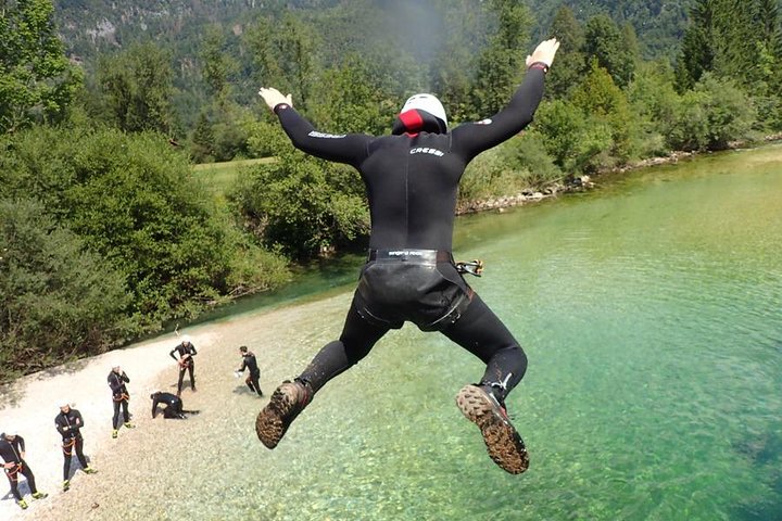 Oplev spændende canyoning-eventyr i de uberørte floder nær Bled, Slovenien, med spring og rapelling, foto 9 | wizardtrip
