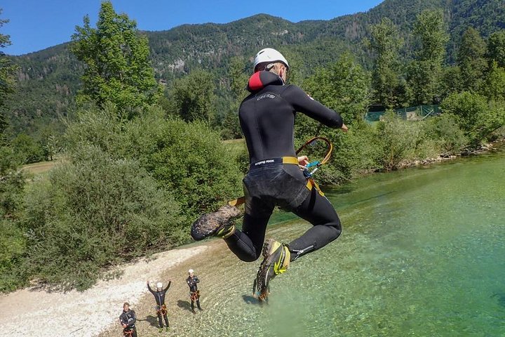 Oplev spændende canyoning-eventyr i de uberørte floder nær Bled, Slovenien, med spring og rapelling, foto 10 | wizardtrip