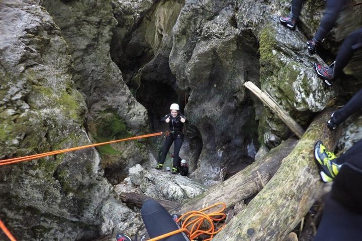 Oplev spændende canyoning-eventyr i de uberørte floder nær Bled, Slovenien, med spring og rapelling, foto 14 | wizardtrip