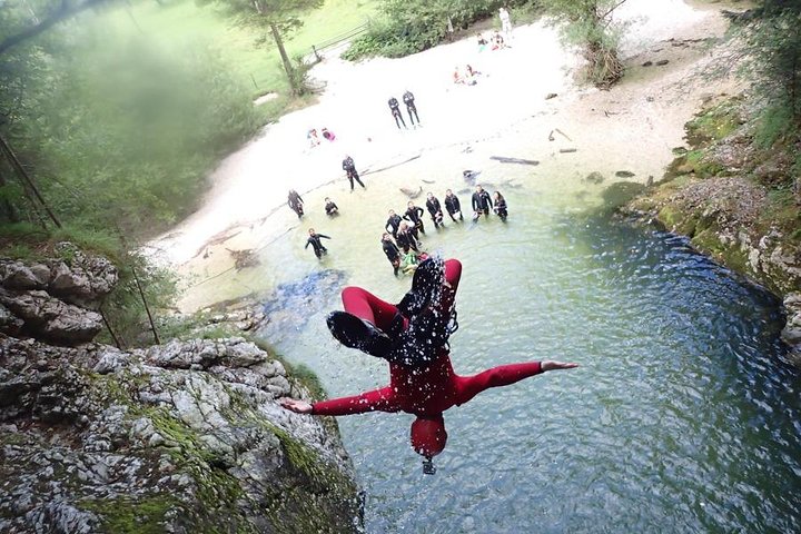 Oplev spændende canyoning-eventyr i de uberørte floder nær Bled, Slovenien, med spring og rapelling, foto 15 | wizardtrip