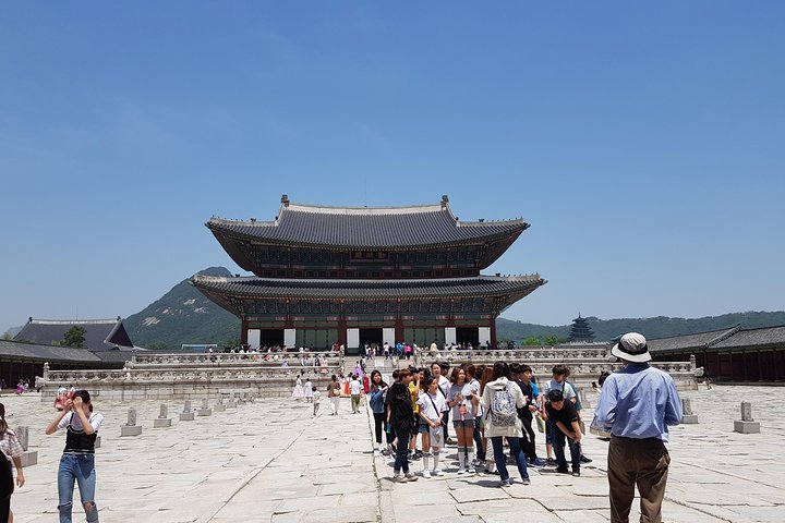A guided tour of Seoul's historical palaces, towers, and traditional villages, photo 1 | wizardtrip