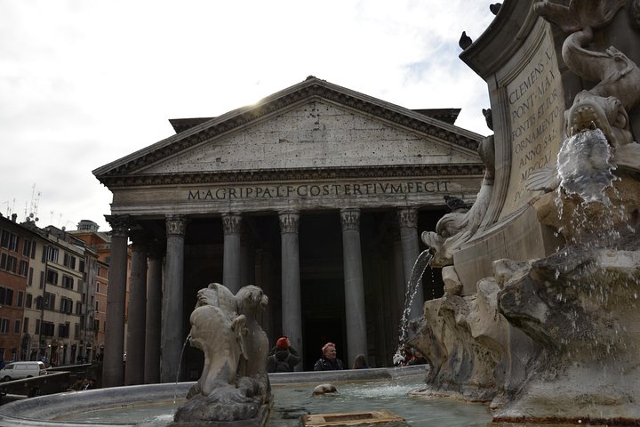 Tour guiado pelo Panteão em Roma, mostrando sua arquitetura antiga e significado histórico, foto 6 | wizardtrip