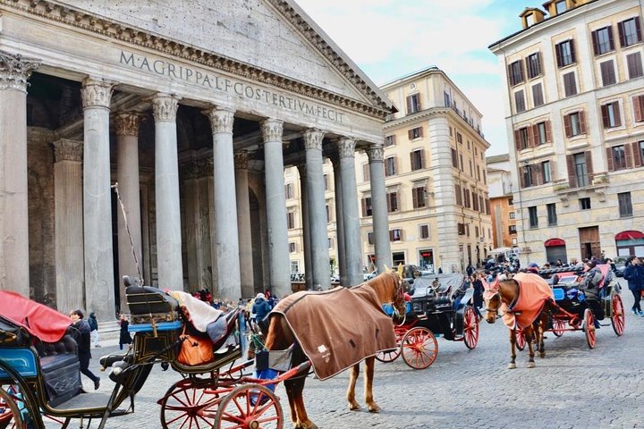Tour guiado pelo Panteão em Roma, mostrando sua arquitetura antiga e significado histórico, foto 7 | wizardtrip