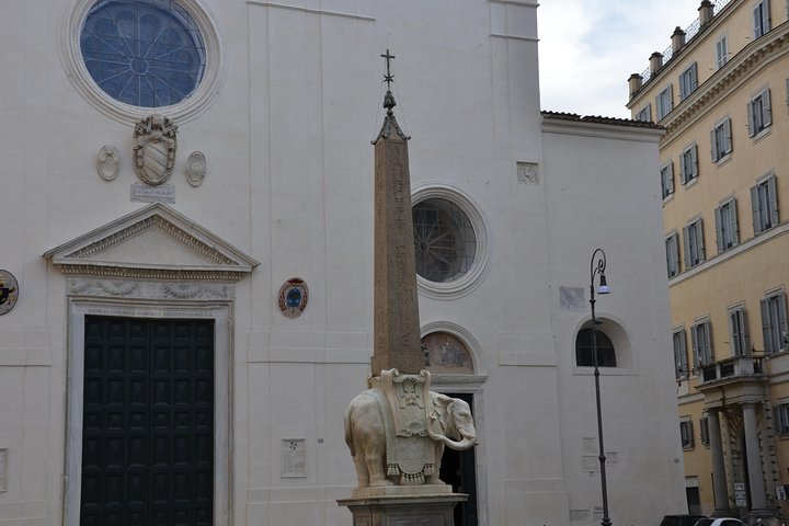 Tour guiado pelo Panteão em Roma, mostrando sua arquitetura antiga e significado histórico, foto 8 | wizardtrip