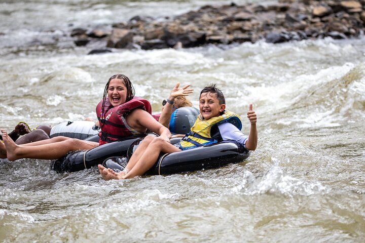 Upplev autentisk fijiansk kultur och äventyr med flod-tubing på Navua River, Fiji, foto 6 | wizardtrip