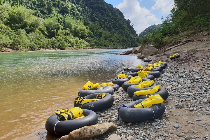 Upplev autentisk fijiansk kultur och äventyr med flod-tubing på Navua River, Fiji, foto 11 | wizardtrip