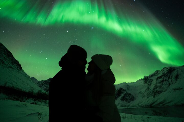Bekijk de betoverende dans van het noorderlicht tijdens een begeleide minibusjacht vanuit Tromsø, Noorwegen, foto 8 | wizardtrip