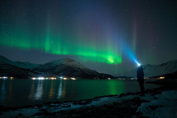 Bekijk de betoverende dans van het noorderlicht tijdens een begeleide minibusjacht vanuit Tromsø, Noorwegen, foto 10 | wizardtrip