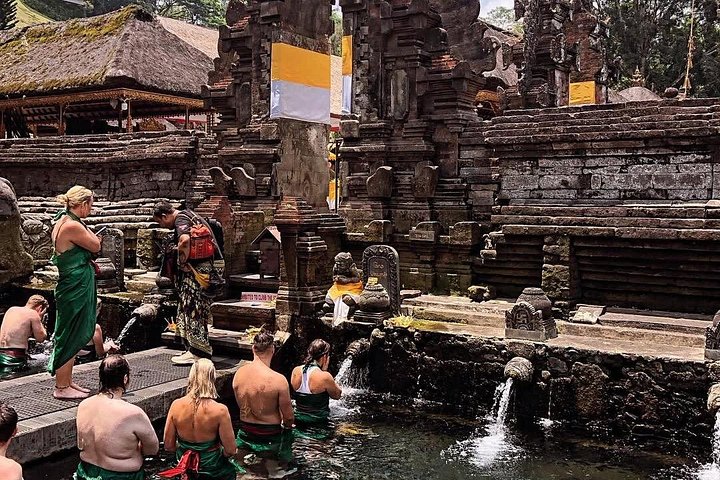 Privétour door Ubud's Apenbos, Tegalalang Rijstterrassen, Tirta Empul Tempel en Tegenungan Waterval op Bali, foto 34 | wizardtrip