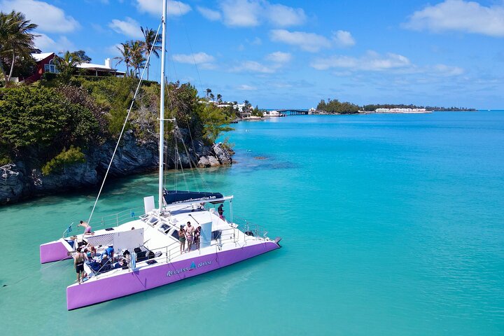 Njut av en katamaransegling och snorkeltur på Bermuda, med rosa båtar, klart vatten och historiska insikter, foto 2 | wizardtrip