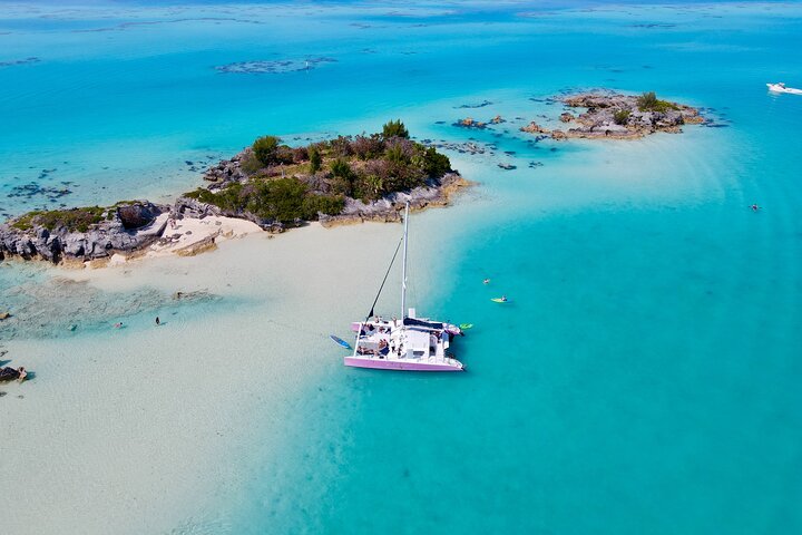 Njut av en katamaransegling och snorkeltur på Bermuda, med rosa båtar, klart vatten och historiska insikter, foto 3 | wizardtrip