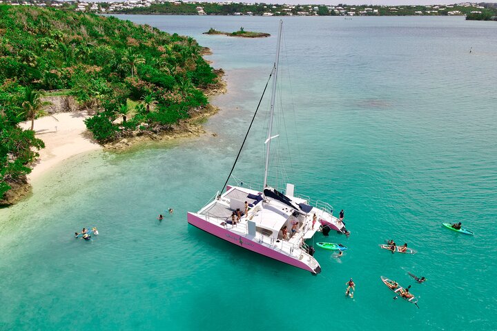 Njut av en katamaransegling och snorkeltur på Bermuda, med rosa båtar, klart vatten och historiska insikter, foto 6 | wizardtrip