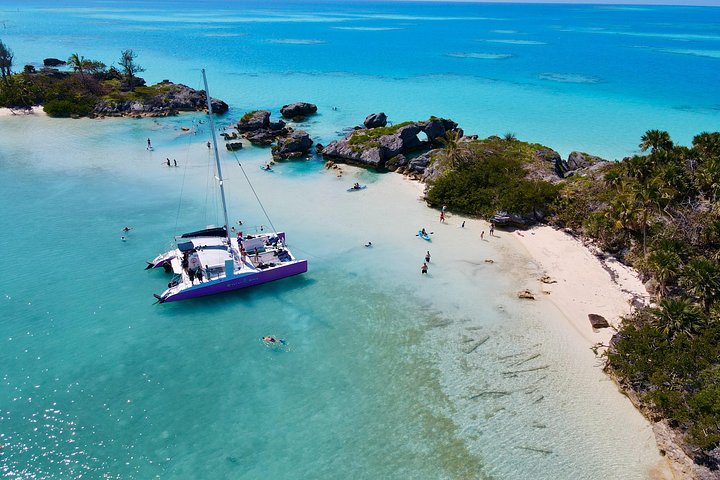 Njut av en katamaransegling och snorkeltur på Bermuda, med rosa båtar, klart vatten och historiska insikter, foto 13 | wizardtrip