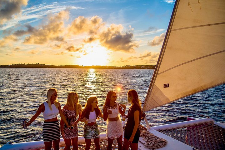 Solnedgångskatamankryssning på Bermuda med drycker och musik, foto 2 | wizardtrip