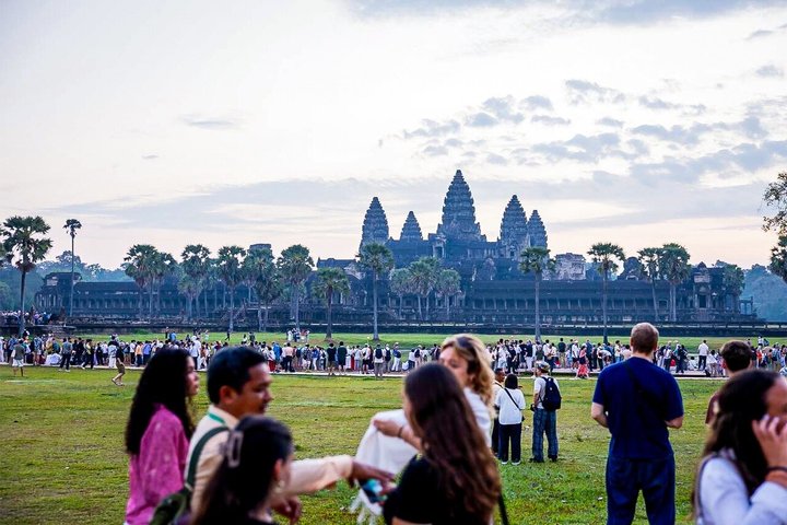 Soloppgang over det praktfulle Angkor Wat tempelkompleks i Siem Reap, Kambodsja, foto 7 | wizardtrip