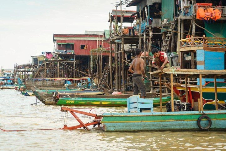 Boat tour of Kampong Phluk floating village on Tonle Sap lake, Siem Reap, photo 6 | wizardtrip
