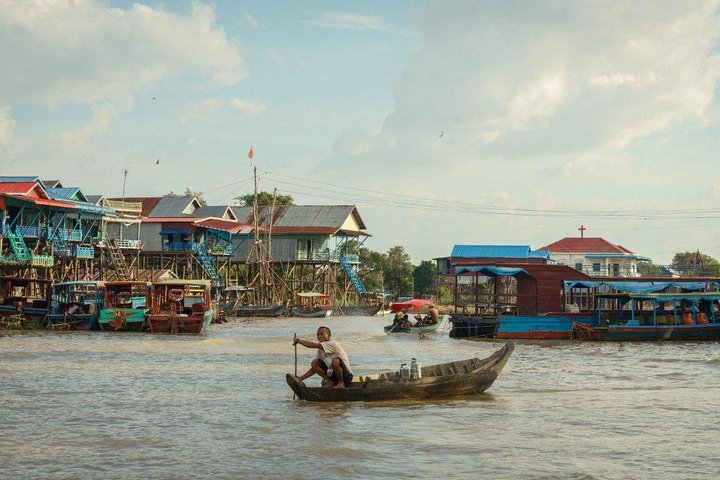 Boat tour of Kampong Phluk floating village on Tonle Sap lake, Siem Reap, photo 7 | wizardtrip