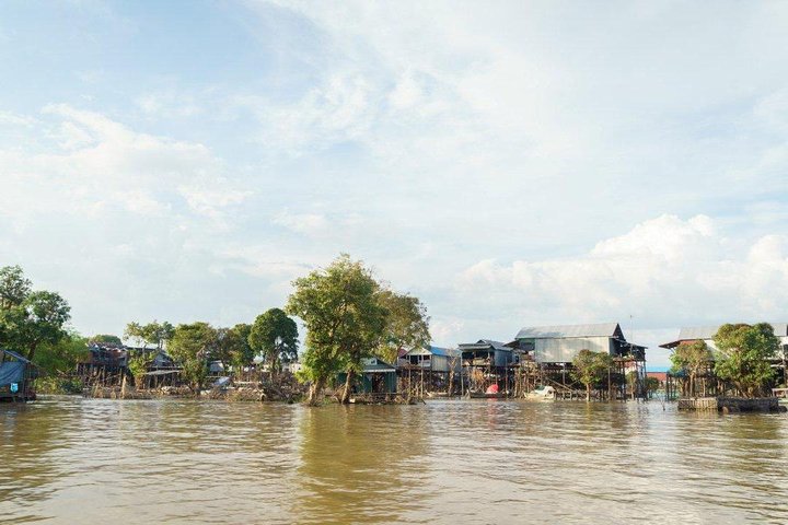 Boat tour of Kampong Phluk floating village on Tonle Sap lake, Siem Reap, photo 8 | wizardtrip