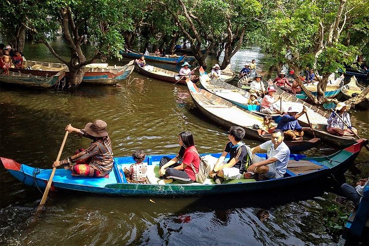 Boat tour of Kampong Phluk floating village on Tonle Sap lake, Siem Reap, photo 10 | wizardtrip