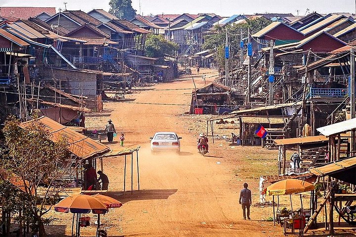 Boat tour of Kampong Phluk floating village on Tonle Sap lake, Siem Reap, photo 12 | wizardtrip