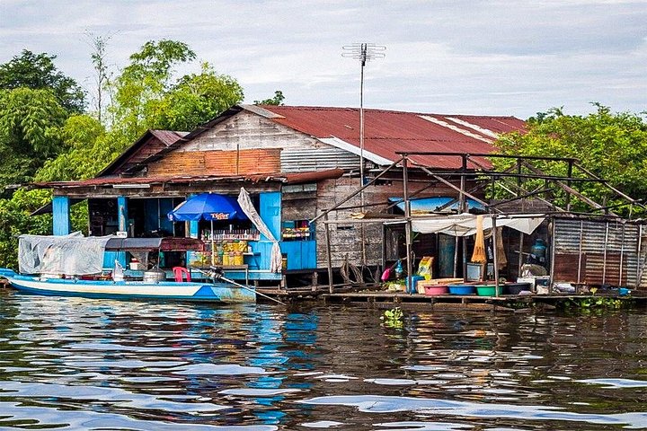 Boat tour of Kampong Phluk floating village on Tonle Sap lake, Siem Reap, photo 19 | wizardtrip