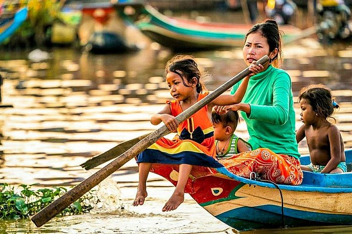 Boat tour of Kampong Phluk floating village on Tonle Sap lake, Siem Reap, photo 22 | wizardtrip