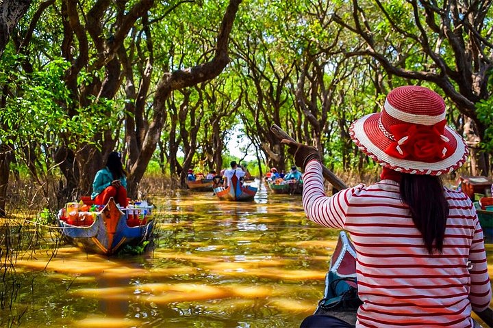 Boat tour of Kampong Phluk floating village on Tonle Sap lake, Siem Reap, photo 32 | wizardtrip