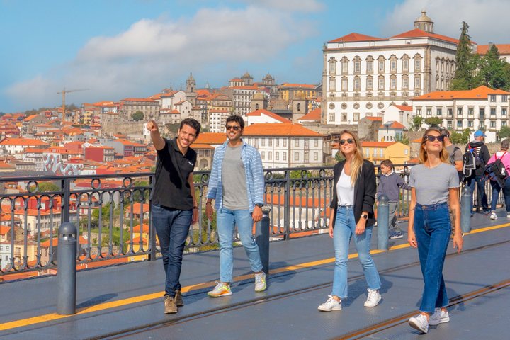 Heldags guidet tur fra Lissabon til Porto, Nazaré og Óbidos, der viser Portugals kulturarv, foto 8 | wizardtrip