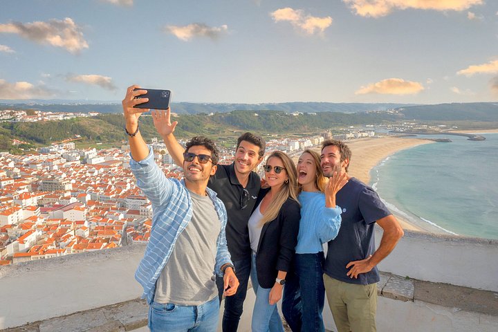 Heldags guidet tur fra Lissabon til Porto, Nazaré og Óbidos, der viser Portugals kulturarv, foto 10 | wizardtrip