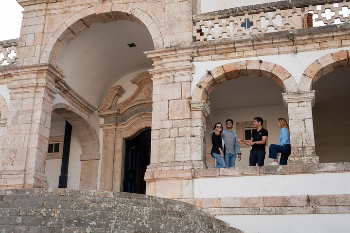 Heldags guidet tur fra Lissabon til Porto, Nazaré og Óbidos, der viser Portugals kulturarv, foto 13 | wizardtrip