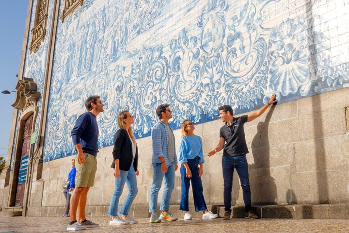 Heldags guidet tur fra Lissabon til Porto, Nazaré og Óbidos, der viser Portugals kulturarv, foto 16 | wizardtrip