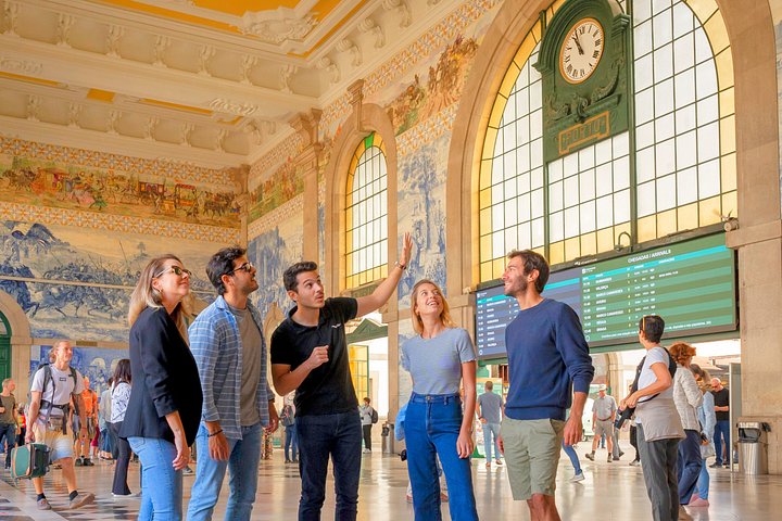 Heldags guidet tur fra Lissabon til Porto, Nazaré og Óbidos, der viser Portugals kulturarv, foto 19 | wizardtrip