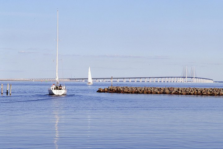 Malmö & Lund Tour, Crossing the Øresund Bridge to Sweden | wizardtrip
