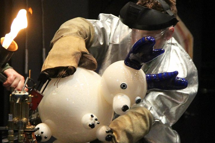 Entdecken Sie das Corning Museum of Glass mit antiker und moderner Glaskunst und Live-Vorführungen in Rochester, NY, Foto 6 | wizardtrip
