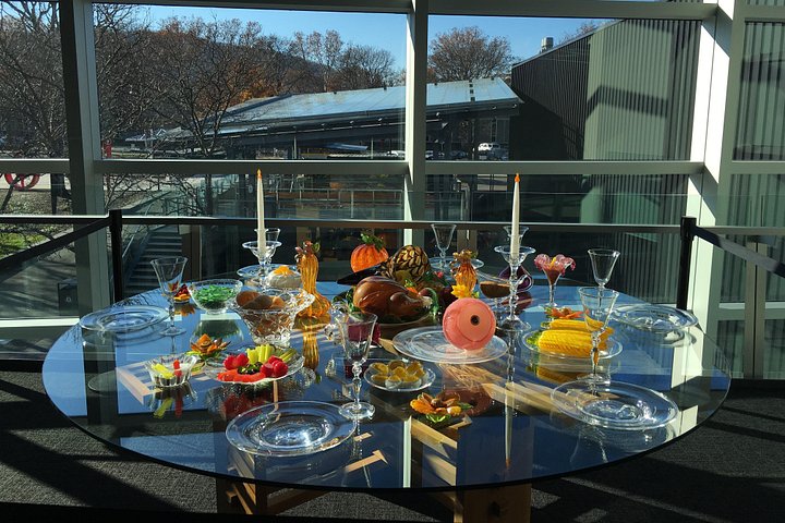 Entdecken Sie das Corning Museum of Glass mit antiker und moderner Glaskunst und Live-Vorführungen in Rochester, NY, Foto 7 | wizardtrip