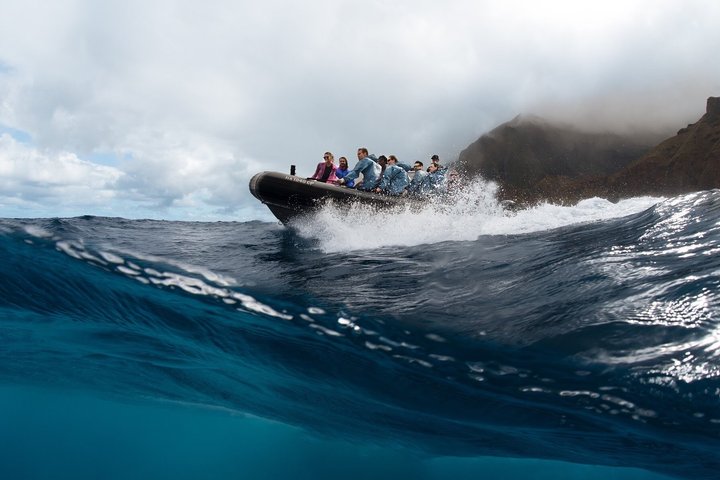 カウアイ島のスリル満点のラフト・アドベンチャーで、ドラマチックなナ・パリ海岸を探検し、シュノーケリングや野生動物観察を楽しみましょう、写真13 | wizardtrip